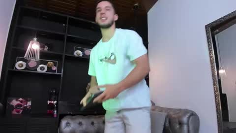 Snapshot of axel_tone chatting on March 2026 09:18:02 PM Axel online show from March 2026 09:18:02 PM