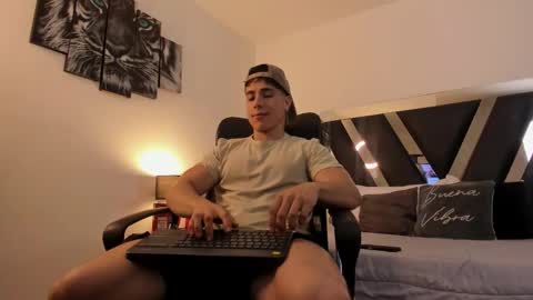 axelmartinezz online show from March 2026 10:40:01 PM
