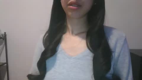 Snapshot of axuepetitt chatting on December 2024 03:17:01 PM axue online show from December 2024 03:17:01 PM