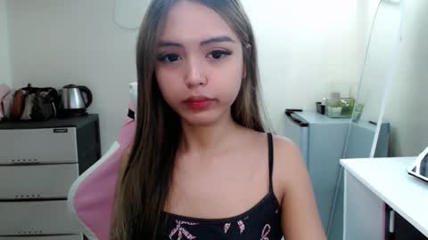 ayalvrs18 online show from September 2025 01:43:02 PM