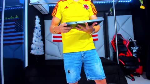 Ayden Miller online show from December 2024 01:08:02 PM