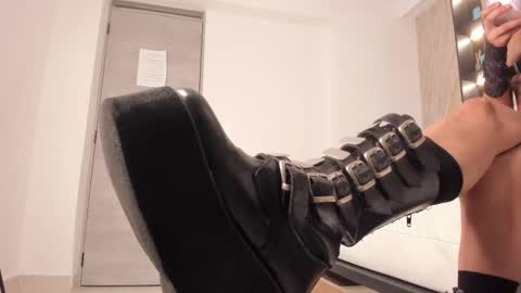 Ayla  online show from February 2026 07:43:01 PM