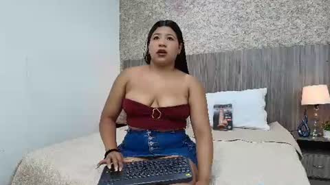 Snapshot of ayleen_collins chatting on June 2026 07:37:01 PM Ayleen Collins online show from June 2026 07:37:01 PM