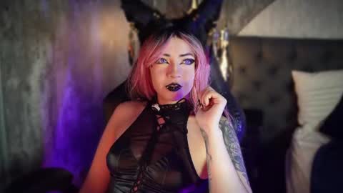 Snapshot of aylen_darkmoor chatting on June 2026 06:40:01 PM Aylen online show from June 2026 06:40:01 PM