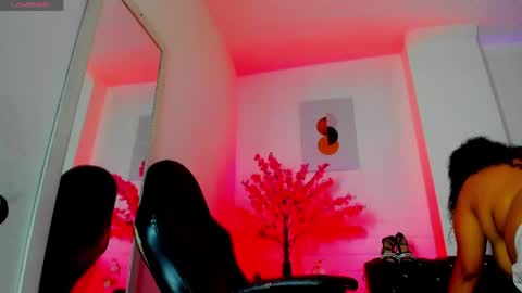 Snapshot of ayliinn_ chatting on May 2026 01:57:02 AM Ayliinn online show from May 2026 01:57:02 AM