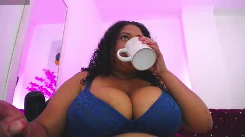 Snapshot of ayliinn_ chatting on May 2026 01:56:01 AM Ayliinn online show from May 2026 01:56:01 AM