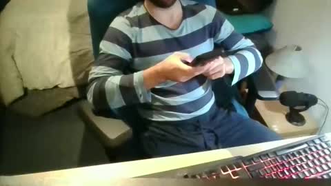 Snapshot of azdert2100 chatting on November 2025 03:12:02 PM azdert online show from November 2025 03:12:02 PM