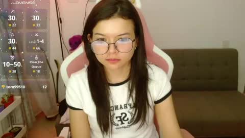 Snapshot of azu_chan chatting on May 2026 12:16:02 AM Azu online show from May 2026 12:16:02 AM