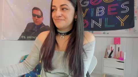 Azucena R online show from October 2025 03:32:01 PM