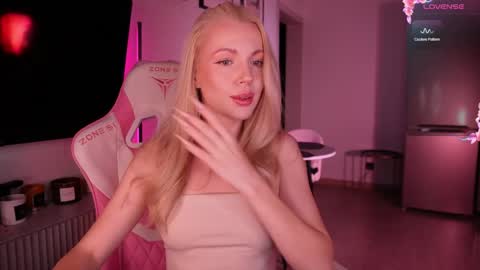 Snapshot of baaby_bon chatting on September 2025 01:05:02 PM Bonnie online show from September 2025 01:05:02 PM