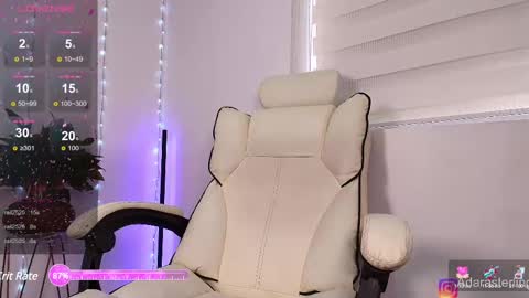 Snapshot of babepeach chatting on February 2025 08:28:02 PM adara sterling online show from February 2025 08:28:02 PM