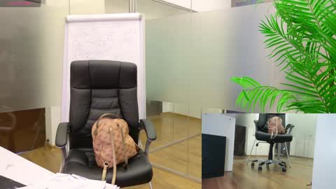 Olivia and Lexi online show from March 2025 08:15:01 AM