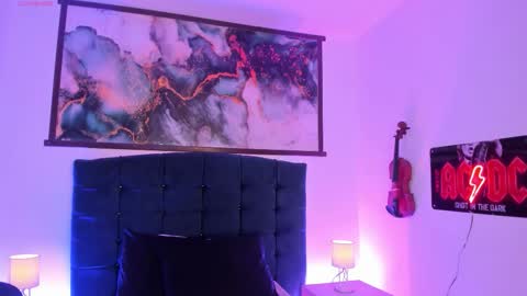 Moon online show from November 2025 12:14:02 AM