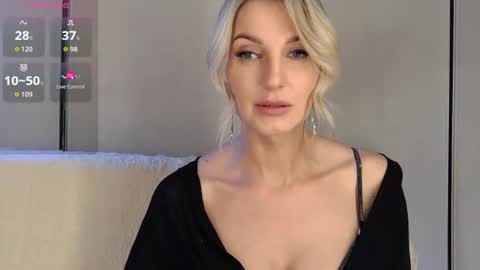 Snapshot of babydollysx chatting on August 2026 03:33:01 PM Kate online show from August 2026 03:33:01 PM