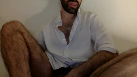 Tom A.    online show from November 2025 10:23:02 PM