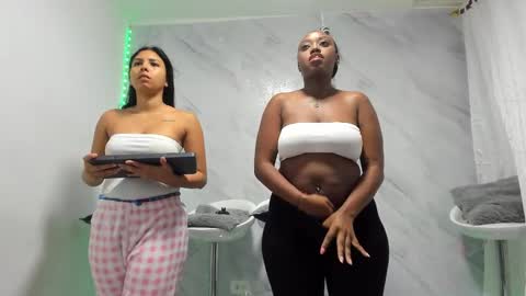 Snapshot of badgirls_000 chatting on January 2025 11:09:02 AM candy and dayan online show from January 2025 11:09:02 AM