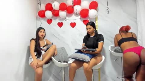 Snapshot of badgirls_000 chatting on February 2025 12:16:02 PM candy and dayan online show from February 2025 12:16:02 PM