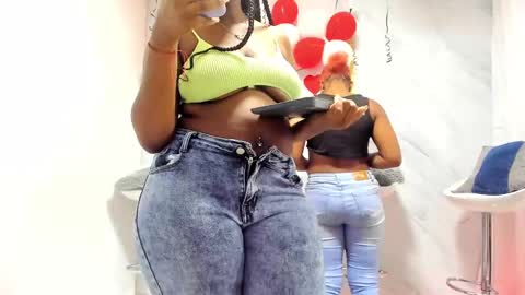Snapshot of badgirls_000 chatting on February 2025 11:20:01 AM candy and dayan online show from February 2025 11:20:01 AM
