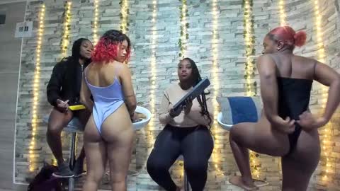 Snapshot of badgirls_000 chatting on February 2025 11:19:02 AM candy and dayan online show from February 2025 11:19:02 AM