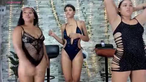 Snapshot of badgirls_000 chatting on September 2025 11:30:01 PM candy and dayan online show from September 2025 11:30:01 PM