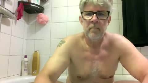 Snapshot of baggelina75 chatting on June 2026 05:56:02 PM baggelina75 online show from June 2026 05:56:02 PM