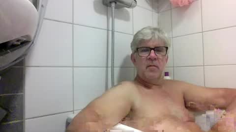 Snapshot of baggelina75 chatting on July 2026 06:43:02 PM baggelina75 online show from July 2026 06:43:02 PM