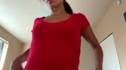 Snapshot of bambii_petite chatting on July 2026 01:25:01 AM bambii_petite online show from July 2026 01:25:01 AM
