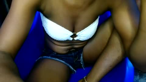 banging_body online show from May 2026 11:25:02 PM