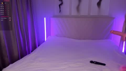  Emma online show from September 2025 09:14:01 PM