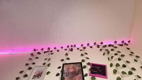 barbiie_98 online show from February 2026 01:55:01 PM