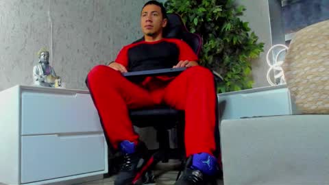 Bastian Independent Model online show from December 2025 02:59:01 PM