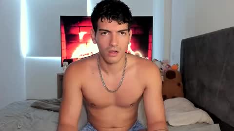 Valentino online show from October 2025 08:28:01 PM