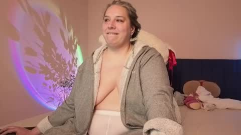 Snapshot of bbw_goddes chatting on May 2026 12:11:01 PM Love online show from May 2026 12:11:01 PM