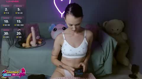 Snapshot of bea_doll chatting on July 2026 02:05:01 AM Bea online show from July 2026 02:05:01 AM