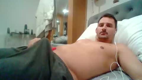 Snapshot of bearboudior chatting on March 2026 12:32:01 PM bearboudior online show from March 2026 12:32:01 PM