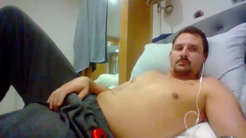 Snapshot of bearboudior chatting on April 2026 12:10:01 PM bearboudior online show from April 2026 12:10:01 PM