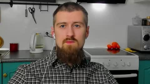 Snapshot of bearded_legend chatting on February 2026 01:25:02 AM Zeus online show from February 2026 01:25:02 AM