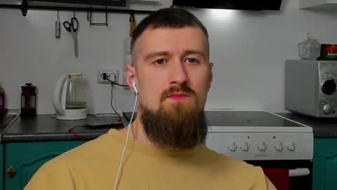 Snapshot of bearded_legend chatting on February 2026 11:37:01 PM Zeus online show from February 2026 11:37:01 PM