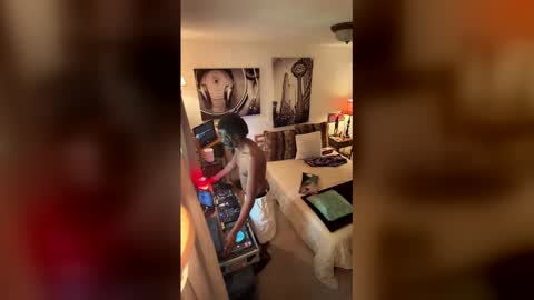 Snapshot of bearmeat4you chatting on May 2026 11:01:01 PM bearmeat4you online show from May 2026 11:01:01 PM