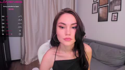 Snapshot of beatricefawne chatting on December 2024 07:57:01 PM Bzzz Bea online show from December 2024 07:57:01 PM