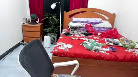 Queen Angela online show from January 2025 05:43:02 AM