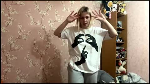 Mia online show from April 2026 03:19:02 PM