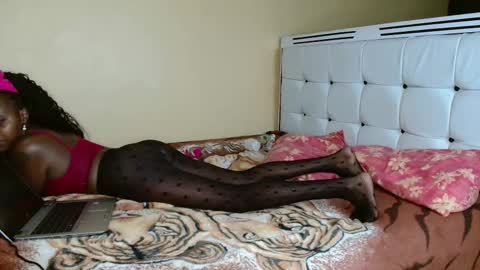 Snapshot of beauty_and_the_beastt chatting on November 2025 07:32:01 AM Beauty And The Beast online show from November 2025 07:32:01 AM