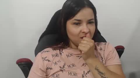 Snapshot of beautyykarol chatting on December 2025 07:34:02 PM beautyykarol online show from December 2025 07:34:02 PM