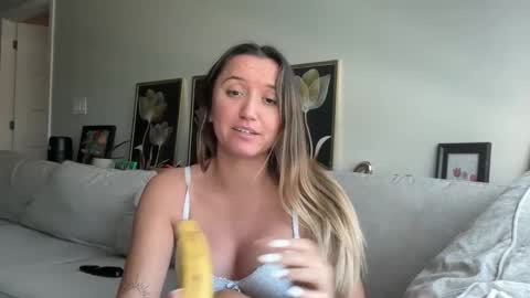 Snapshot of becca0101 chatting on January 2025 06:03:02 PM Becca Hart online show from January 2025 06:03:02 PM