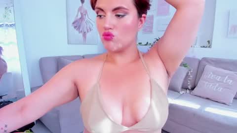 Snapshot of becca_diamond chatting on December 2024 02:25:02 PM Rebecca online show from December 2024 02:25:02 PM