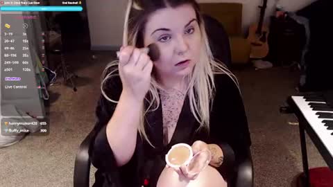 Snapshot of beccalubov chatting on June 2026 12:09:02 PM Becca Lubov online show from June 2026 12:09:02 PM