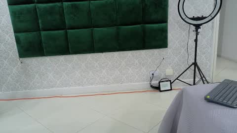 Snapshot of beccareedd chatting on October 2025 02:31:01 AM BeccaRed online show from October 2025 02:31:01 AM