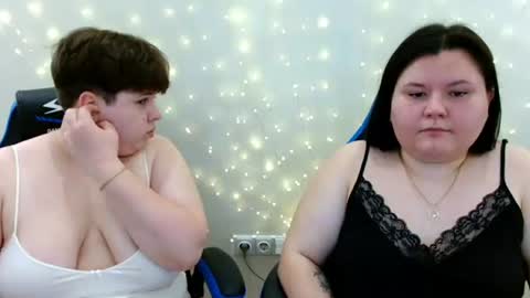 Snapshot of beckyandellen chatting on July 2026 11:45:02 AM BeckyAndEllen online show from July 2026 11:45:02 AM