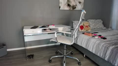 Bee if you ever see the girl who can take 12 inch all the way inside the ass try me online show from April 2026 07:04:02 PM